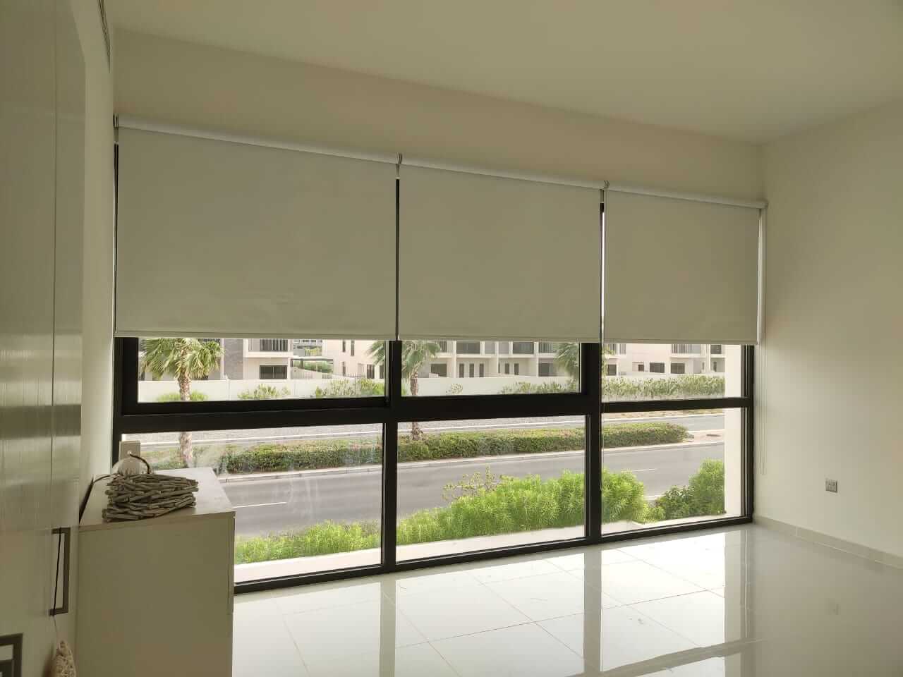 Sunscreen And Blackout Blinds Fitted In Damac Hills 2